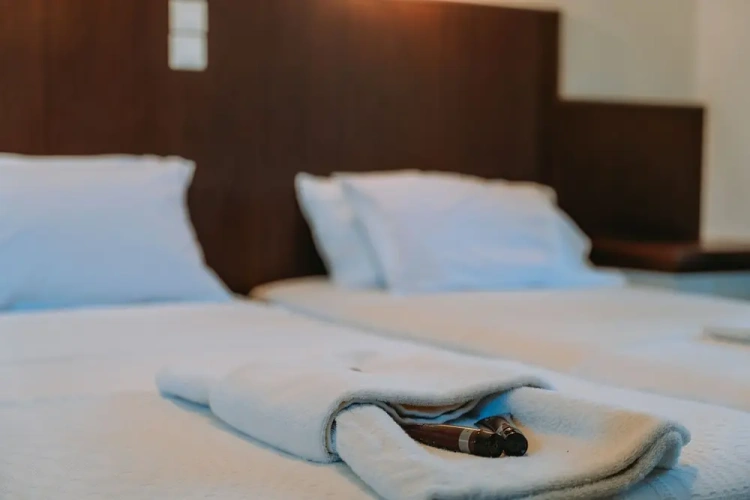 Double room with partial sea view