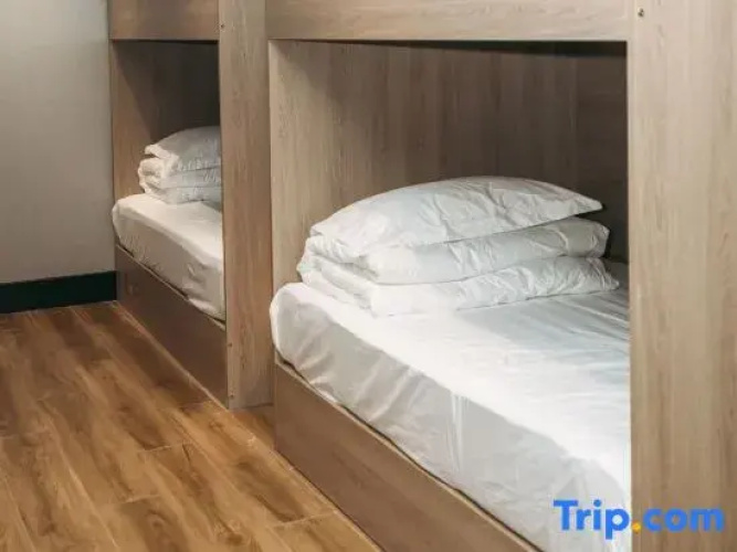 Mengzhou Lightning Bear E-Sports Hotel