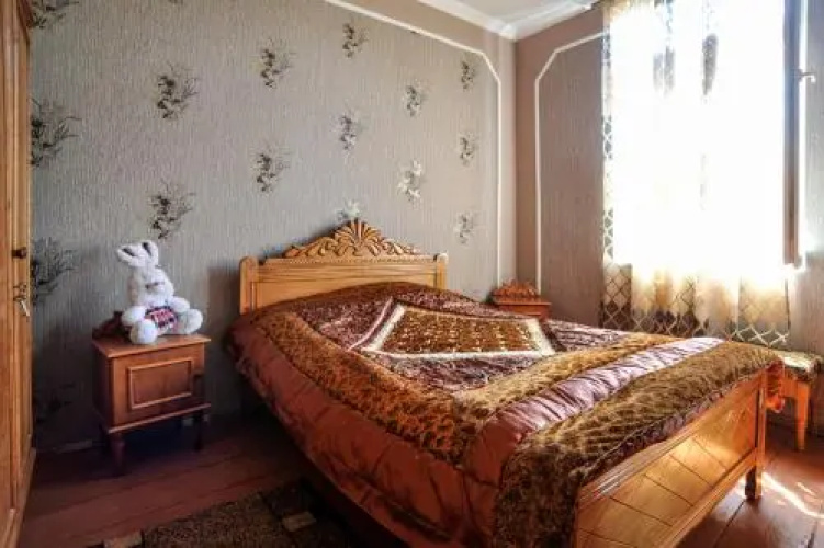 Alik House