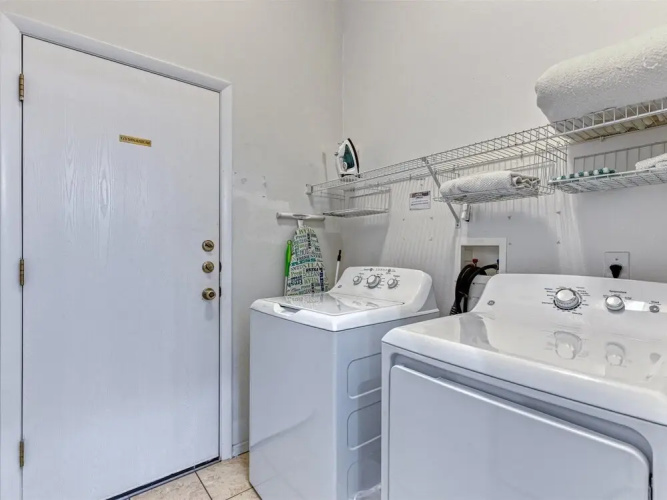 Spacious With Private Pool and Game Room 520