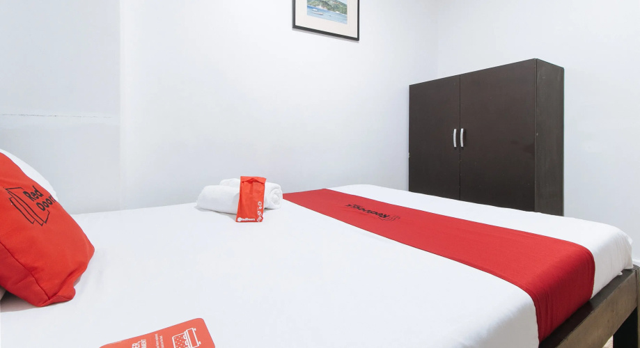 RedDoorz Plus @ Better Living Paranaque
