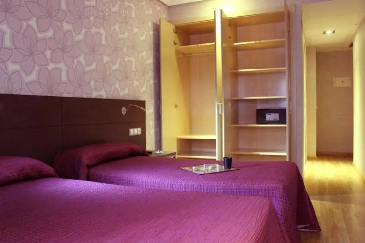 Hostal 4C Cuatro Caminos