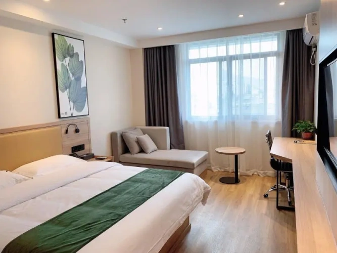 Standard Double room with street view