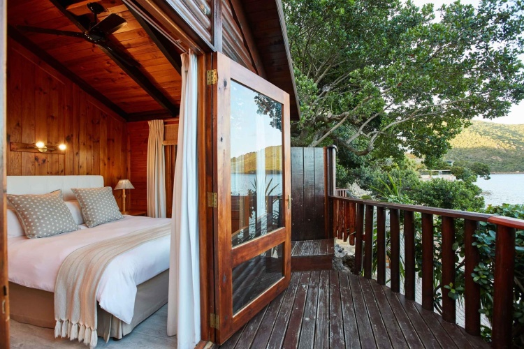 Chalet with water view