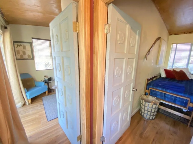 The Roca Getaway 2 Bedroom Cabin by Redawning