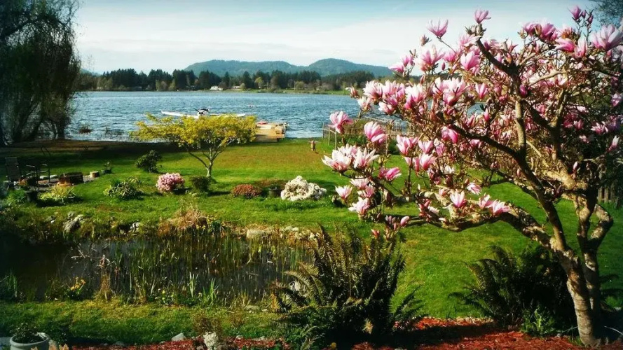 Quamichan Lakehouse Bed & Breakfast