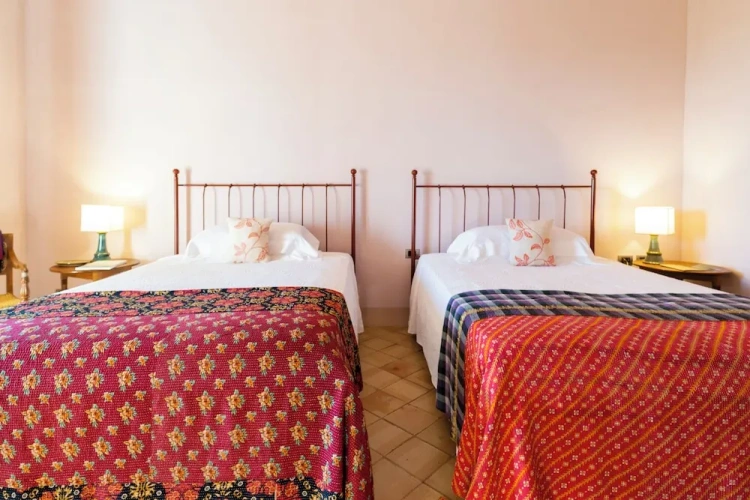 Standard Twin room with balcony