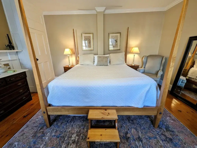 Cromwell Manor Inn