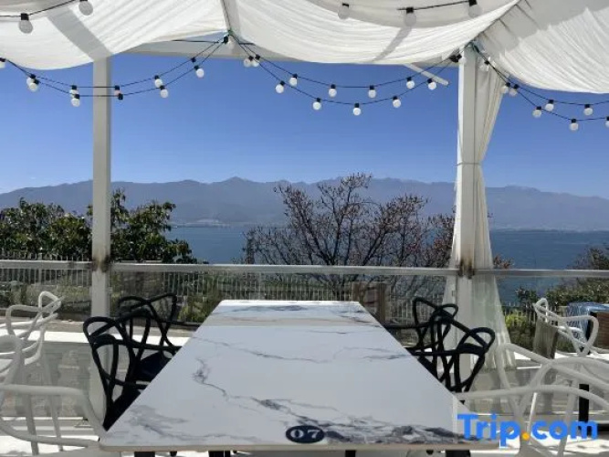 Dali Biyue Sea View Hotel
