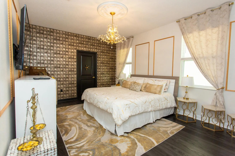 Magical Muggle Mansion Pool Spa Sleeps 23