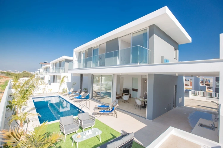 3 Bedrooms Villa