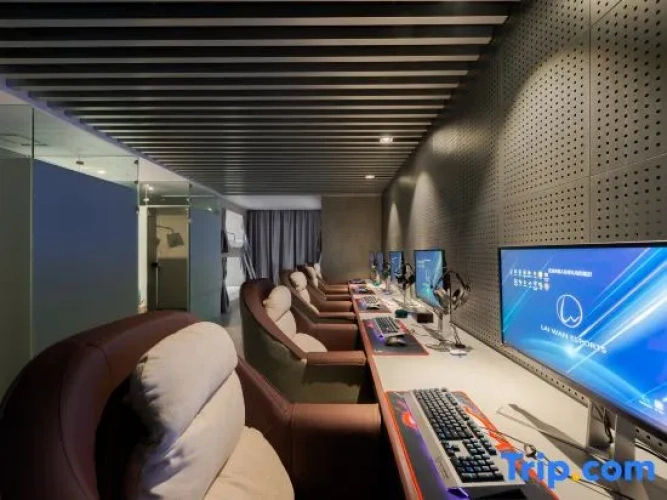 Deluxe Quintuple Attic Suite
