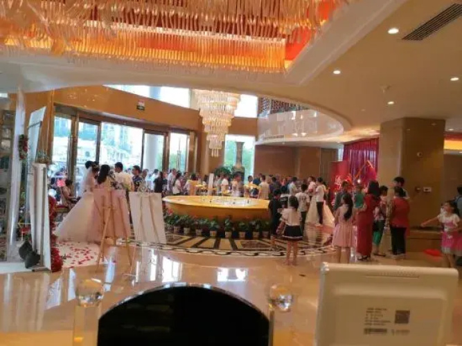 March Flower International Hotel