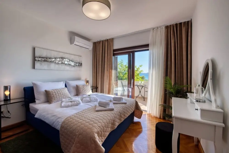 5 Bedrooms Villa with sea view