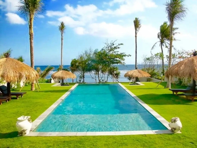 5 Bedrooms Villa