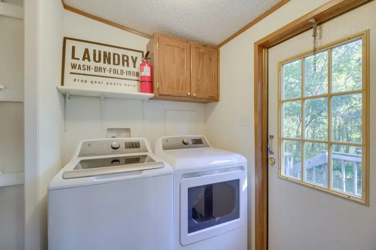 Spacious Home: 10 Miles to Wintergreen Resort!