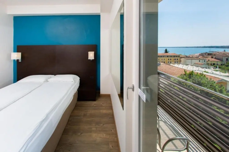 Standard Double room with lake view