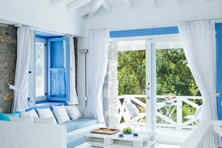 2 Bedrooms Villa