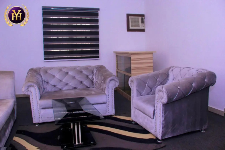 Yais Hotel and Suites
