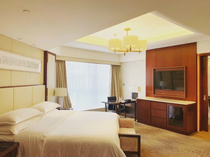 1 Bedroom Double Club Suite with city view