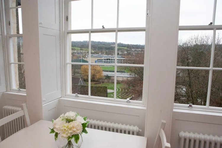 Bright 1 Bedroom Apartment With Views in Bath