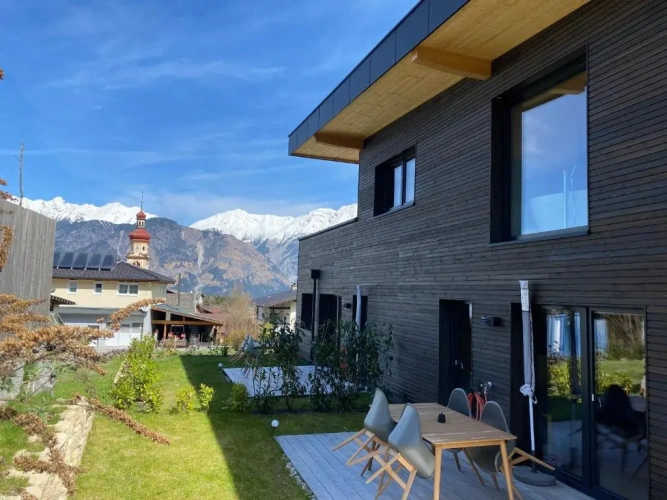 Apartment with garden view