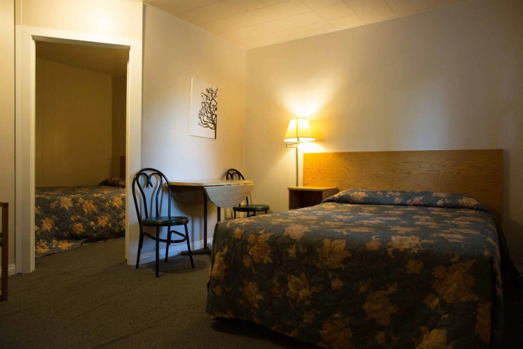 Yellow Quill Motel