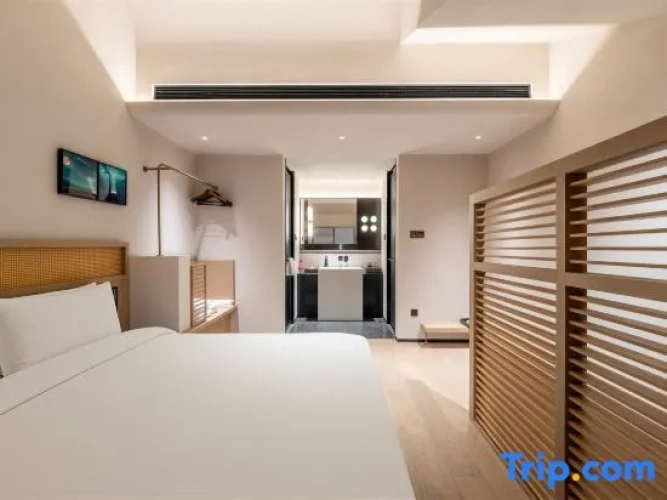Quadruple Family Suite with canal view