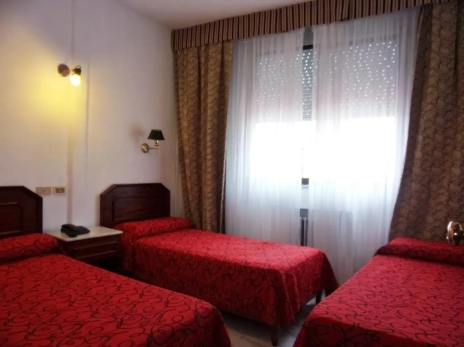 Standard Triple room