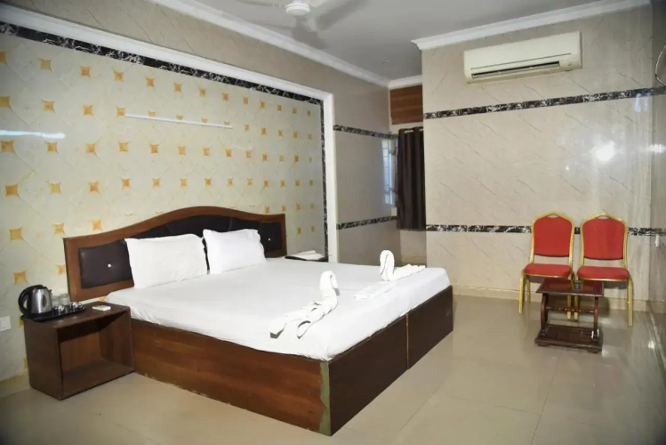 MM Residency Mugappair