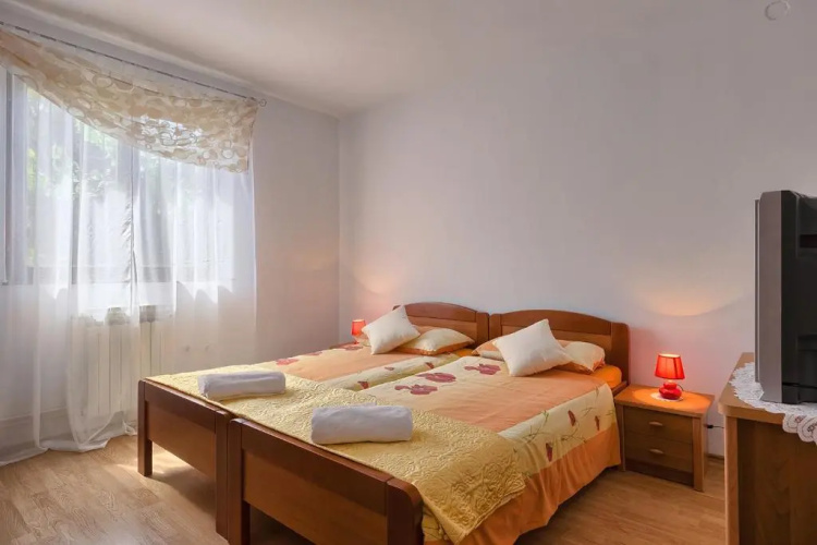 Apartman D&D, Dvorine 63