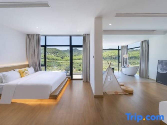 Standard room with view
