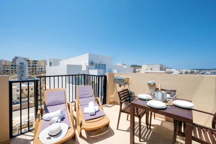 1 Bedroom Standard Apartment with partial ocean view