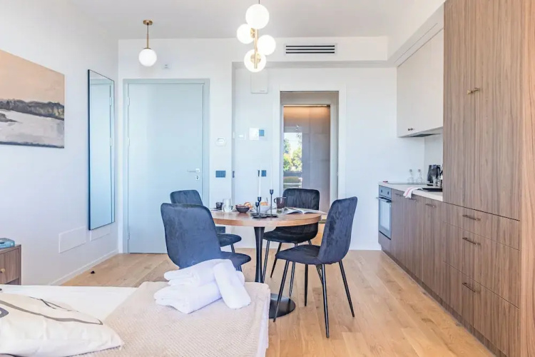 Aurora Apartment by Rent all Como