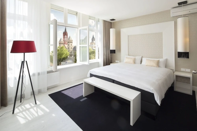 Standard Double room with city view
