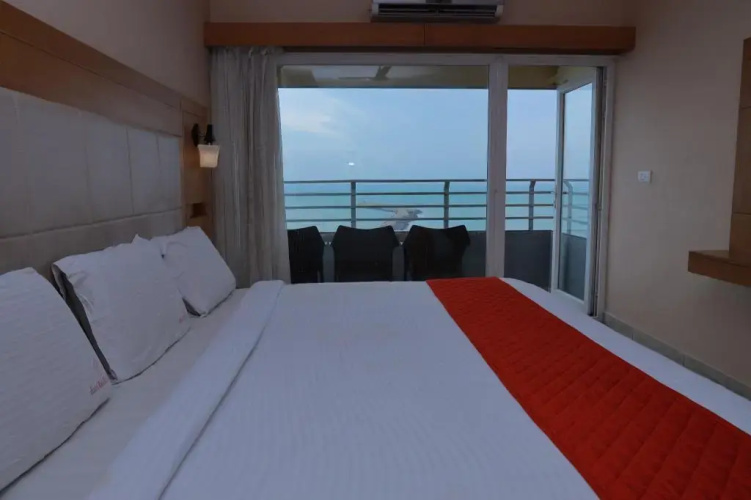 Hotel Maadhini