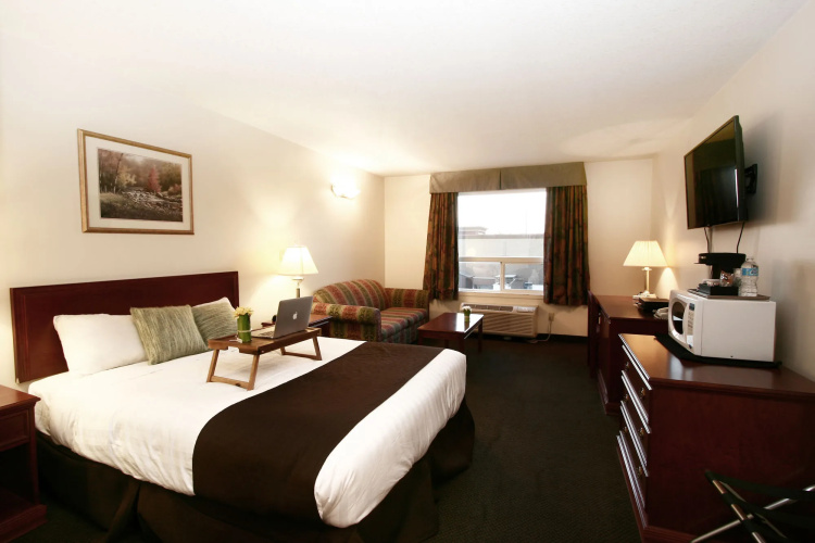 Foxwood Inn & Suites
