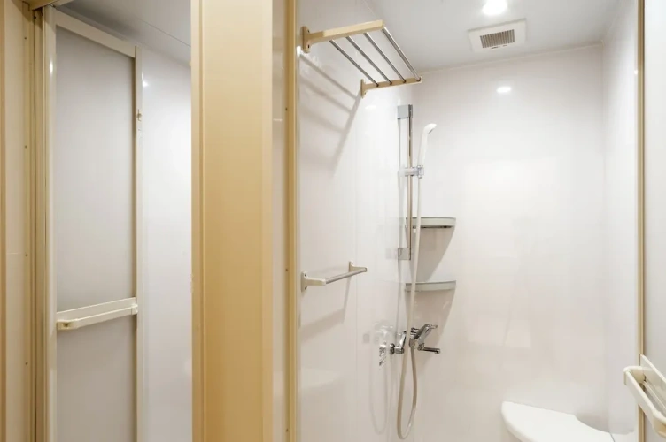Economy Twin Basement room