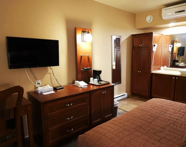 Classic Quadruple Basement room