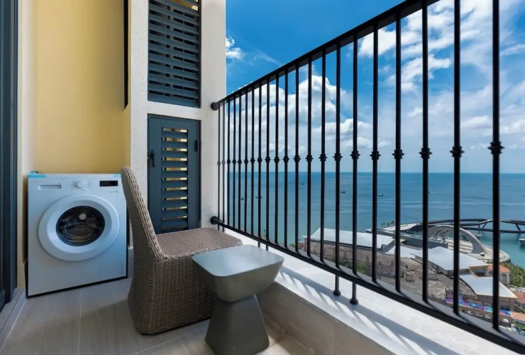 2 Bedrooms Luxury Apartment with balcony and with ocean view