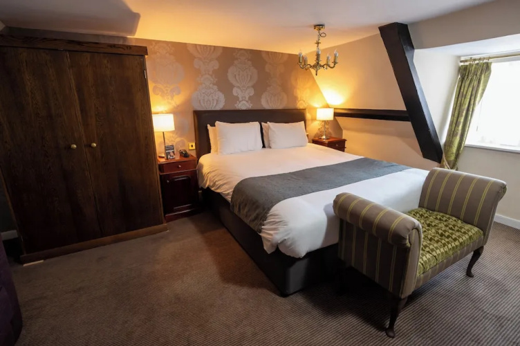 Antelope Hotel by Greene King Inns