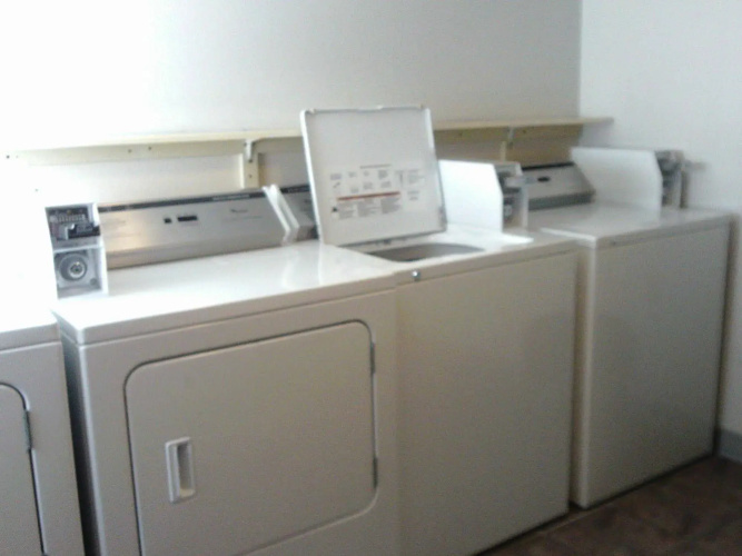 5th Avenue Inn and Suites