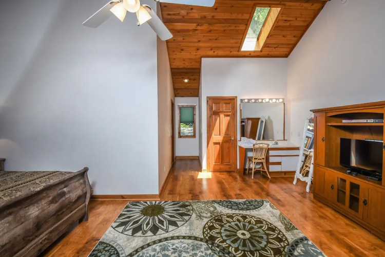 Over the Rainbow 4 Bedroom House