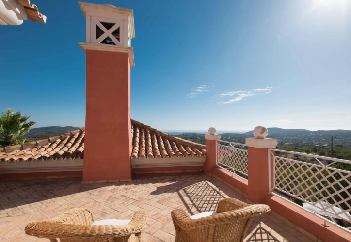Villa Corotelo by Portucasa