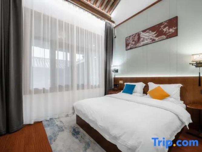 1 Bedroom Business Suite
