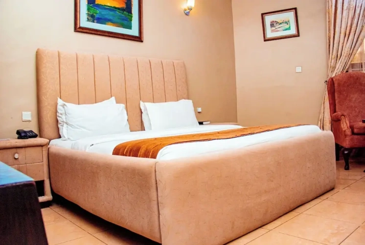 3 Bedrooms Apartment with garden view