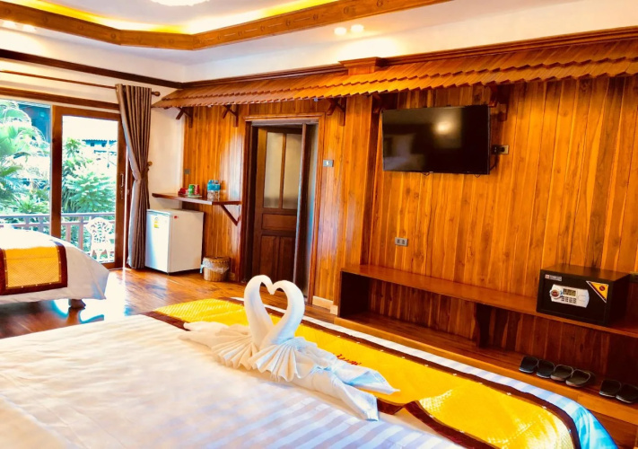 Merry Riverside Hotel