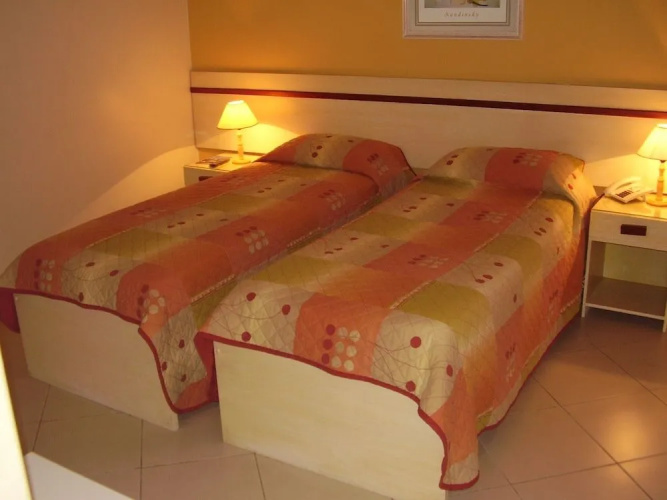 Crystal Apart Hotel