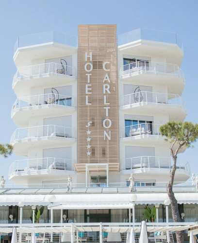 Carlton Hotel