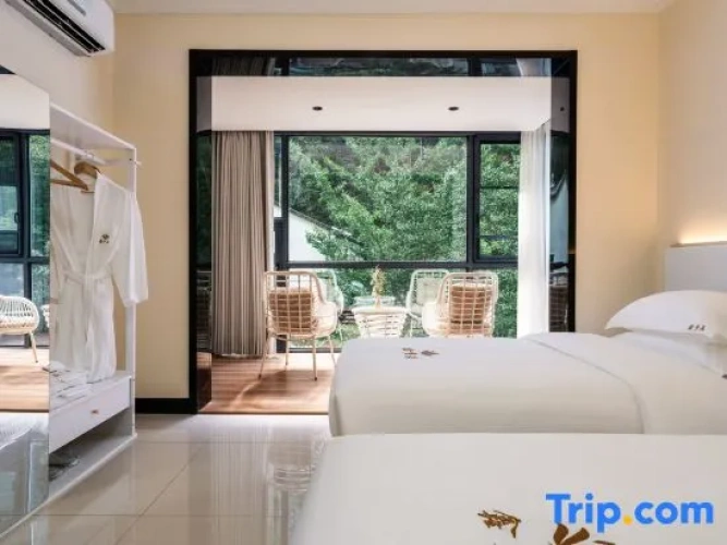 Standard Triple room with balcony and with view
